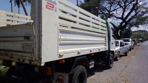 รถฮีโน่ 6 ล้อดั้ม 150 แรงม้า. ปี 55  สนใจติดต่อ 081 - 6079515