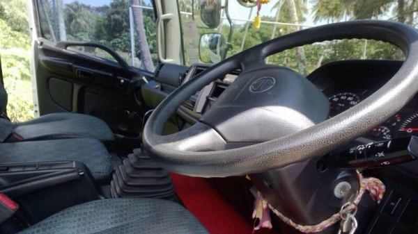 รถฮีโน่ 6 ล้อดั้ม 150 แรงม้า. ปี 55  สนใจติดต่อ 081 - 6079515