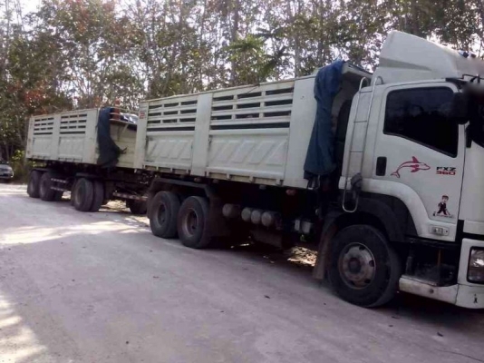 รถอีซูซุ 10 ล้อดั้ม FXZ 360 แรงม้า. ปี 56  ( รถวิ่ง 5x,xxx  กว่า กม. )  สนใจติดต่อ 081 - 6079515