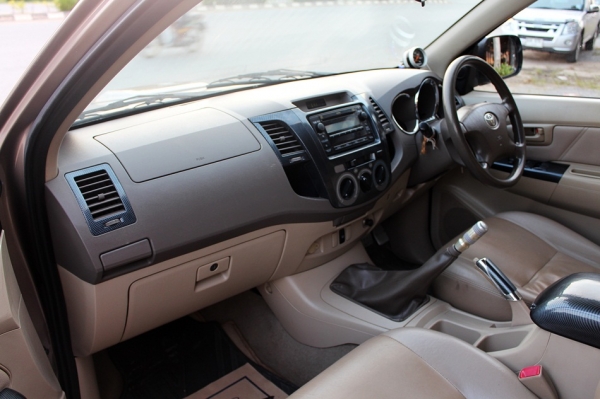 TOYOTA VIGO เครื่อง 3.0 G ปี2005 แต่งซิ่ง ทะเบียนพร้อม 350000