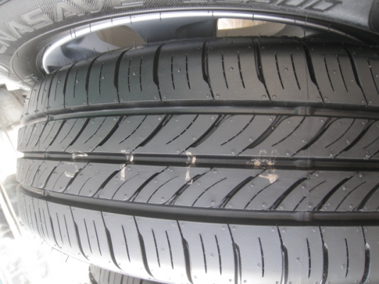 ขายล้อแม็กป้ายแดง New yaris 15"x5.5" et45 4รู100 +ยางยางผลิตสัปดาห์ที่50 ปี13  สนใจติดต่อเล็กคลองสามครับ (081-3747940)