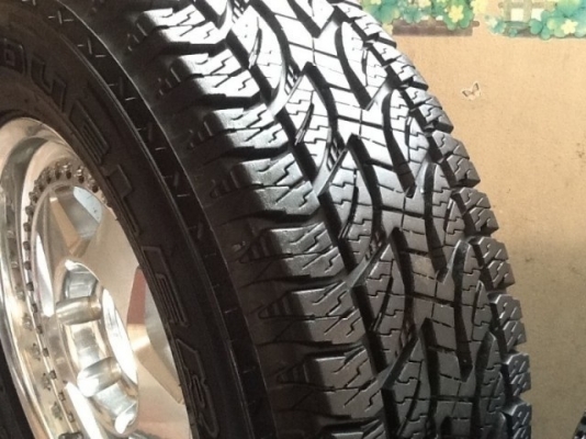 ขายยาง  B/S  235 x 70 x 16  Japan