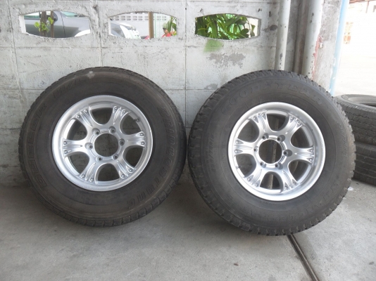 ล้อแม็ก 15นิ้ว6รู พร้อมยาง235/75R15 สวยๆ 1 คู่ ราคา 3800 บาท