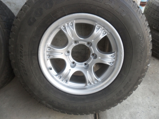 ล้อแม็ก 15นิ้ว6รู พร้อมยาง235/75R15 สวยๆ 1 คู่ ราคา 3800 บาท