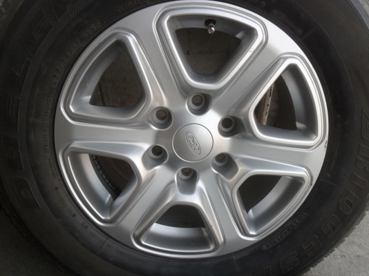 ล้อแม็ก ฟอด 17นิ้ว 6รู พร้อมยาง 265/65R17 สวยๆ 4 ล้อ ราคา 7700 บาท