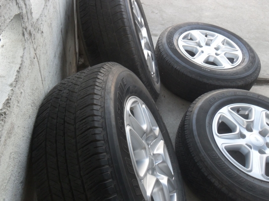 ล้อแม็ก ฟอด 17นิ้ว 6รู พร้อมยาง 265/65R17 สวยๆ 4 ล้อ ราคา 7700 บาท