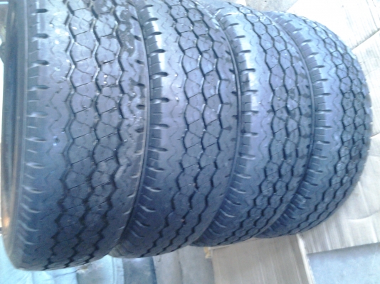 ยาง บริสโตน  215/70/15  ดอกหนาๆนุ่มๆ