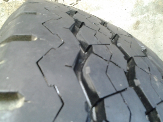 ยาง บริสโตน  215/70/15  ดอกหนาๆนุ่มๆ