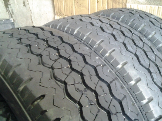 ยาง บริสโตน  215/70/15  ดอกหนาๆนุ่มๆ