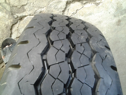 ยาง บริสโตน  215/70/15  ดอกหนาๆนุ่มๆ