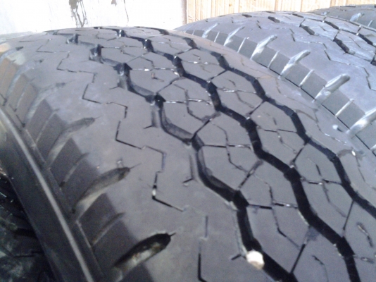 ยาง บริสโตน  215/70/15  ดอกหนาๆนุ่มๆ