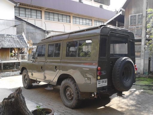 1972 Land-Rover Defender 4WD  เครื่อง Isuzu 2.5ดีเซล ลงเล่มแล้ว มีแอร์หน้า-หลัง สียังสวย