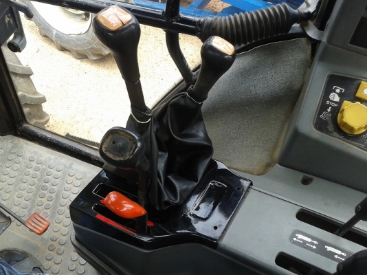 ขายแล้วขอบคุณเฮียสุรชัย กาญจนบุรีมากครับ รถไถฟอร์ด6640 2เพลา คานคาราโร่ ดุมมนรุ่นใหม่ เครื่องดี+เกียร์12X12+ท้ายธรรมดา