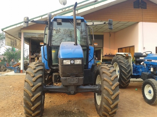 ขายรถไถฟอร์ด TS90 NEW HOLLAND เครื่องดี เกียร์24X24 ท้ายธรรมดา มีตู้สภาพสวยภายในสวยครบๆ
