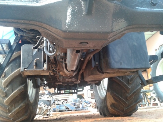 ขายรถไถฟอร์ด TS90 NEW HOLLAND เครื่องดี เกียร์24X24 ท้ายธรรมดา มีตู้สภาพสวยภายในสวยครบๆ