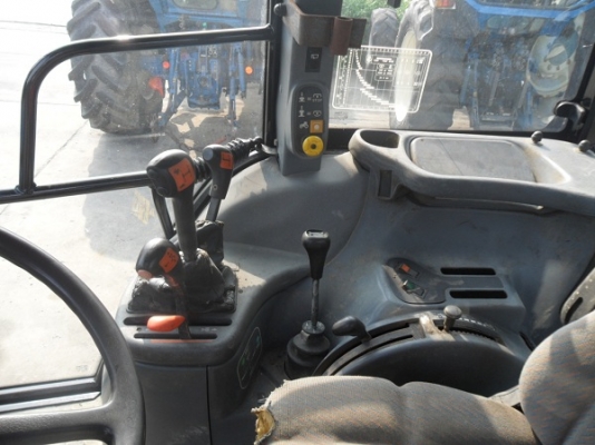 ขายรถไถฟอร์ด TS90 NEW HOLLAND เครื่องดี เกียร์24X24 ท้ายธรรมดา มีตู้สภาพสวยภายในสวยครบๆ