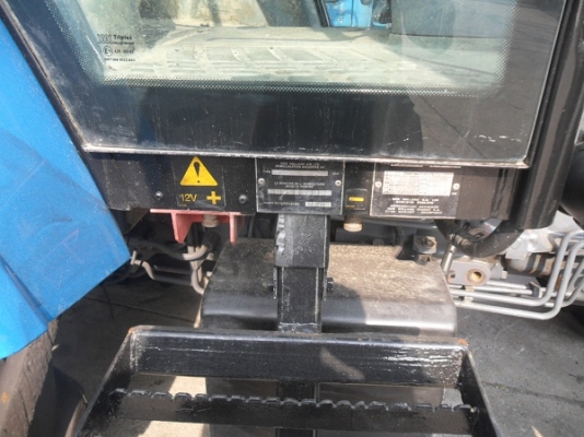 ขายรถไถฟอร์ด TS90 NEW HOLLAND เครื่องดี เกียร์24X24 ท้ายธรรมดา มีตู้สภาพสวยภายในสวยครบๆ