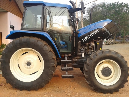 ขายรถไถฟอร์ด TS90 NEW HOLLAND เครื่องดี เกียร์24X24 ท้ายธรรมดา มีตู้สภาพสวยภายในสวยครบๆ