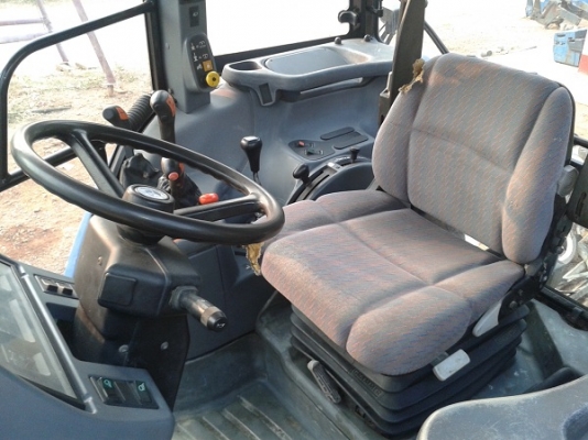 ขายรถไถฟอร์ด TS90 NEW HOLLAND เครื่องดี เกียร์24X24 ท้ายธรรมดา มีตู้สภาพสวยภายในสวยครบๆ