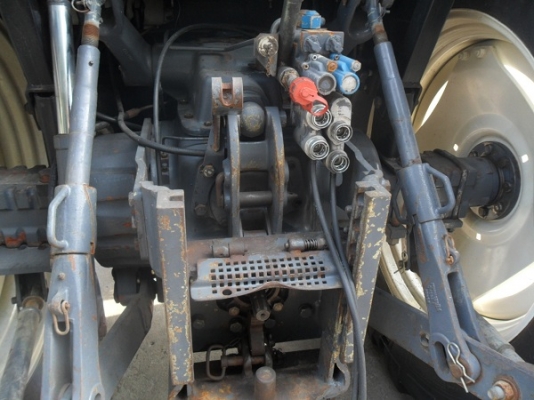 ขายรถไถฟอร์ด TS90 NEW HOLLAND เครื่องดี เกียร์24X24 ท้ายธรรมดา มีตู้สภาพสวยภายในสวยครบๆ