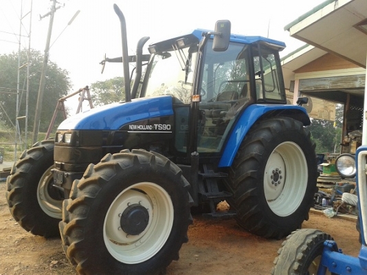 ขายรถไถฟอร์ด TS90 NEW HOLLAND เครื่องดี เกียร์24X24 ท้ายธรรมดา มีตู้สภาพสวยภายในสวยครบๆ