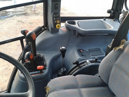 ขายรถไถฟอร์ด TS90 NEW HOLLAND เครื่องดี เกียร์24X24 ท้ายธรรมดา มีตู้สภาพสวยภายในสวยครบๆ