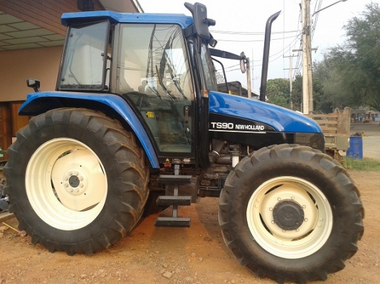 ขายรถไถฟอร์ด TS90 NEW HOLLAND เครื่องดี เกียร์24X24 ท้ายธรรมดา มีตู้สภาพสวยภายในสวยครบๆ