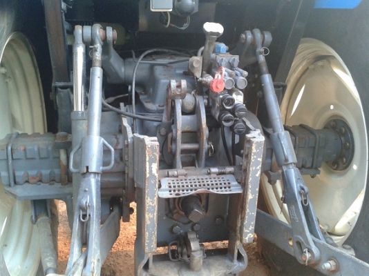 ขายรถไถฟอร์ด TS90 NEW HOLLAND เครื่องดี เกียร์24X24 ท้ายธรรมดา มีตู้สภาพสวยภายในสวยครบๆ