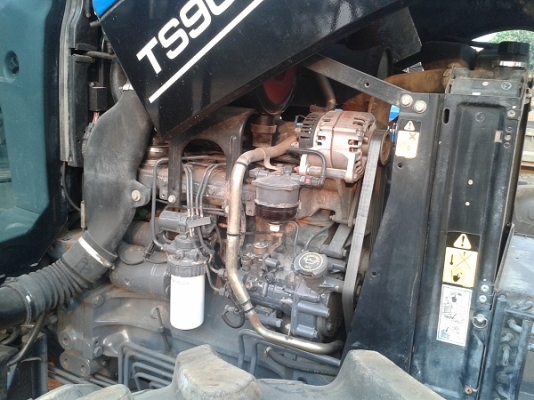 ขายรถไถฟอร์ด TS90 NEW HOLLAND เครื่องดี เกียร์24X24 ท้ายธรรมดา มีตู้สภาพสวยภายในสวยครบๆ