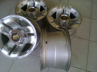 4x4 R15X8.5 ET-5 6/139   1ชุดถูกๆใช้น้อยเกือบใหม่ไม่คดดุ้ง