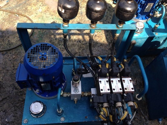 ขายปั้มน้ำมันไฮโดรลิค ขนาดมอเตอร์ 2 HP. 380 V ซาลีนอยวาล์ว 24 VDC สภาพสวยมาก พร้อมใช้งาน อุปกรณ์ครบ มี 4 ชุดครับ