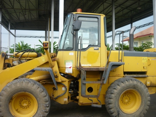 รถตักล้อยาง Komatsu WA250-3E ขนาด 2.5 คิว รถนอกแท้จากญี่ปุ่น 091 695-6445 รถตักล้อยาง Komatsu WA250-3E ขนาด 2.5 คิว รถนอกแท้จากญี่ปุ่น 091 695-6445