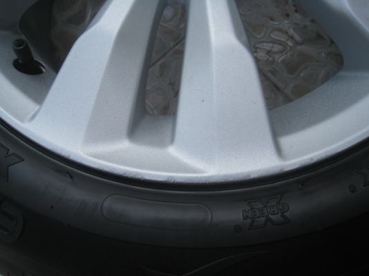 ขายล้อแม็ก honda city 15"x5.5" et45 4 รู 100 ล้อมีรอยที่ขอบบางๆ 1 วงครับ แต้มสีแล้วไม่น่าเกลียดครับ+ ยาง michelin energy xm1 175/65r15 ยางผลิตสัปดาห์ที่ 47 ปี 12 ดอกยางยังหนาครับ ขายทั้งชุด 9,900 บาทครับ สนใจติดต่อเล็กคลองสามครับ (081-3747940)