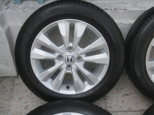 ขายล้อแม็ก honda city 15"x5.5" et45 4 รู 100 ล้อมีรอยที่ขอบบางๆ 1 วงครับ แต้มสีแล้วไม่น่าเกลียดครับ+ ยาง michelin energy xm1 175/65r15 ยางผลิตสัปดาห์ที่ 47 ปี 12 ดอกยางยังหนาครับ ขายทั้งชุด 9,900 บาทครับ สนใจติดต่อเล็กคลองสามครับ (081-3747940)