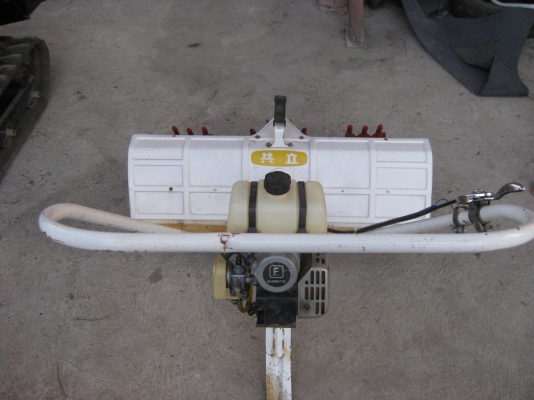 เครื่องพรวนหญ้าในร่องนาดำ