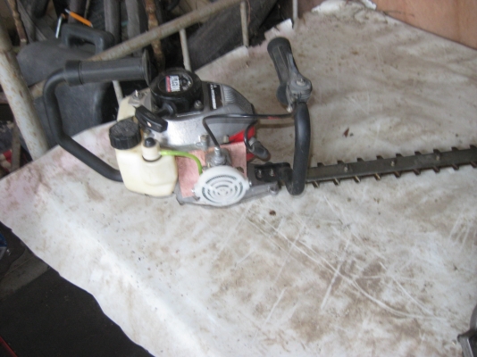 เครื่องตัดแต่งกิ่งไม้