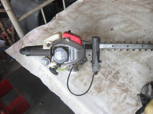 เครื่องตัดแต่งกิ่งไม้