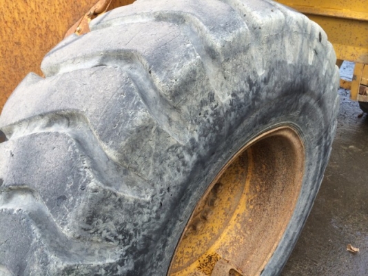 ถีงไทยแล้ว Komatsu WA100-1 ซีเรียลสูง 33999 นำเข้าจากญี่ปุ่น สภาพดีมาก