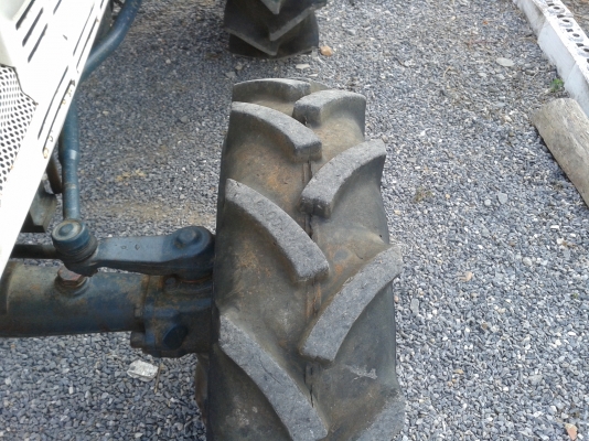 ขายคูโบต้าl1802สองเพลาครับ