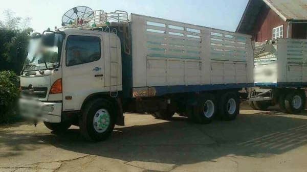 รถฮีโน่ 10 ล้อดั้ม 260 แรงม้า. ปี 47 ( ขายแม่ลูก )  สนใจติดต่อ  081 - 6079515