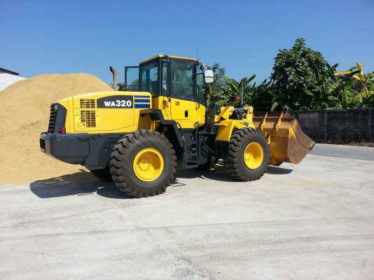 ขายรถตัก Komatsu WA320-5 สวยมาก เหมือนใหม่ ชั่วโมงน้อย ขายรถตัก Komatsu WA320-5 สวยมาก เหมือนใหม่ ชั่วโมงน้อย