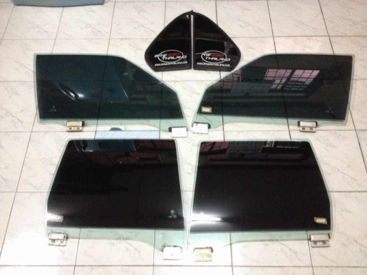 ขายกระจกประตู4บานพร้อมกระจกหูช้าง1คู่ รวม6บาน สภาพสวยพร้อมใส ราคา1500บาท โทร0875077464โส กทม