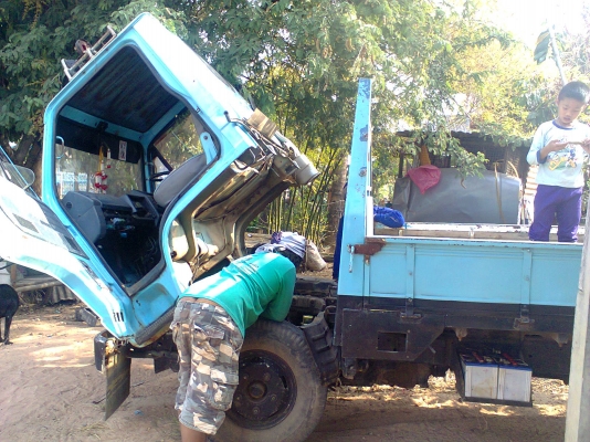 ขายรถ อีซูซุ  NKR 110 แรง ไม่มีเล่มทะเบียน สนใจติดต่อ086-2465-934