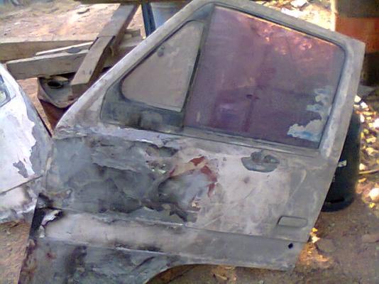 ประตูISUZU NPR หัวในครับยังไม่ได้ทำสีคู่ละ (7,500บาท)