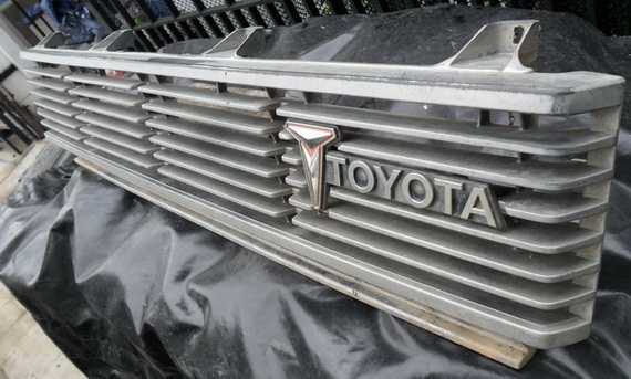 โลโก้ toyota ม้ากระโดด