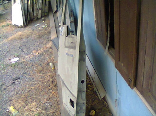 ประตูสิงห์ข้างขวา(โคลงประตูอย่างเดียวไม่มีอุปกรณ์)