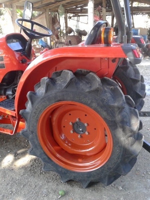 ขายรถไถคูโบต้า KUBOTA L 3008 (4WD) พร้อมใบมีดคานล่าง