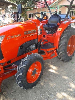 ขายรถไถคูโบต้า KUBOTA L 3008 (4WD) พร้อมใบมีดคานล่าง
