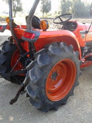 ขายรถไถคูโบต้า KUBOTA L 3008 (4WD) พร้อมใบมีดคานล่าง