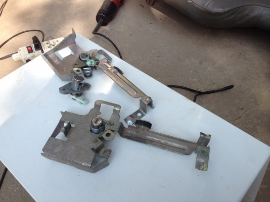 ชุดกุญแจฮอนด้าแจ๊ส ปี 05 สภาพดี มีกุญแจคอพวงมาลัย ประตูขวา ประตูซ้าย และฝาท้าย ชุดกุญแจฮอนด้าแจ๊ส ปี 05 สภาพดี มีกุญแจคอพวงมาลัย ประตูขวา ประตูซ้าย และฝาท้าย